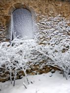 La neige se colle aux murs