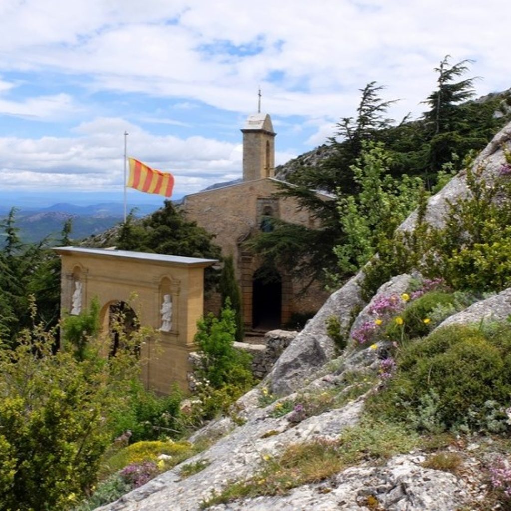 Vue plongeante sur le porche