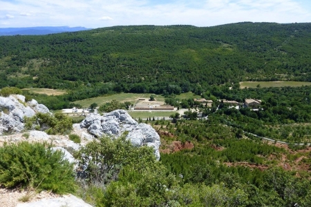 zoom_le-sentier-de-l-oppidum-en-montee-1_ia11