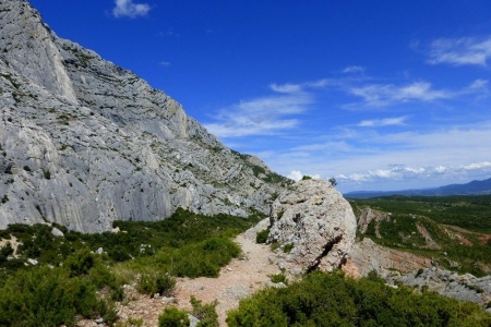 zoom_le-sentier-de-l-oppidum-en-montee-1_ia14