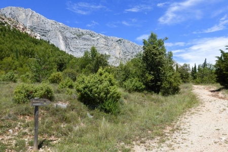 zoom_le-sentier-du-trou-en-descente_ib9