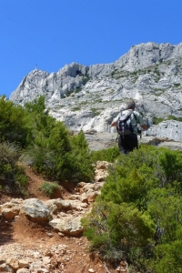 zoom_sentier-oppidum-en-descente_ia10