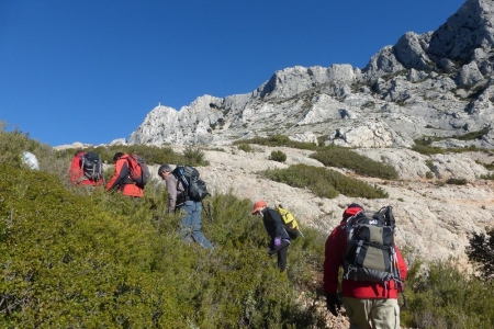 zoom_sentier-oppidum-en-descente_ia13