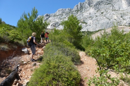 zoom_sentier-oppidum-en-descente_ia9