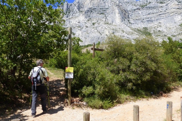 zoom_sentier-oppidum-en-descente_im2